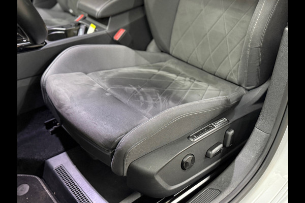 Volkswagen Golf 1.5 eTSI 150PK Black Style | Licht+Zicht Pakket | ErgoActive | Ambient | Discover Media | App-Connect | LED Plus