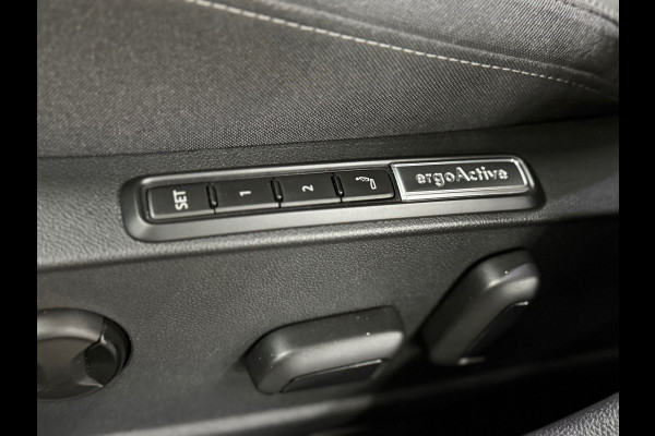 Volkswagen Golf 1.5 eTSI 150PK Black Style | Licht+Zicht Pakket | ErgoActive | Ambient | Discover Media | App-Connect | LED Plus