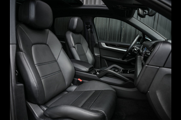 Porsche Cayenne 3.0 E-HYBRID 471pk Sport Design | Panorama dak | Sport-Chrono | Stoel ventilatie | Bose Sound | Innodrive | Luchtvering | 360 Camera |