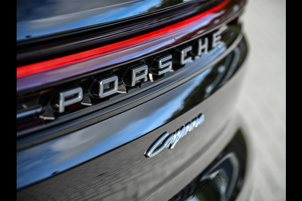 Porsche Cayenne 3.0 E-HYBRID 471pk Sport Design | Panorama dak | Sport-Chrono | Stoel ventilatie | Bose Sound | Innodrive | Luchtvering | 360 Camera |