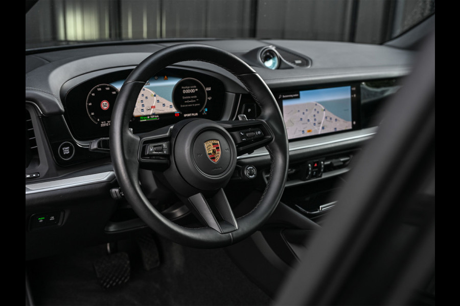 Porsche Cayenne 3.0 E-HYBRID 471pk Sport Design | Panorama dak | Sport-Chrono | Stoel ventilatie | Bose Sound | Innodrive | Luchtvering | 360 Camera |