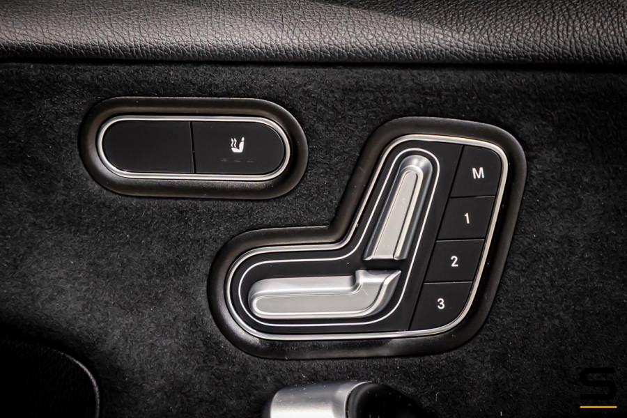 Mercedes-Benz A-Klasse 180 Premium Plus|Pano|AMGline|Cam|1eig