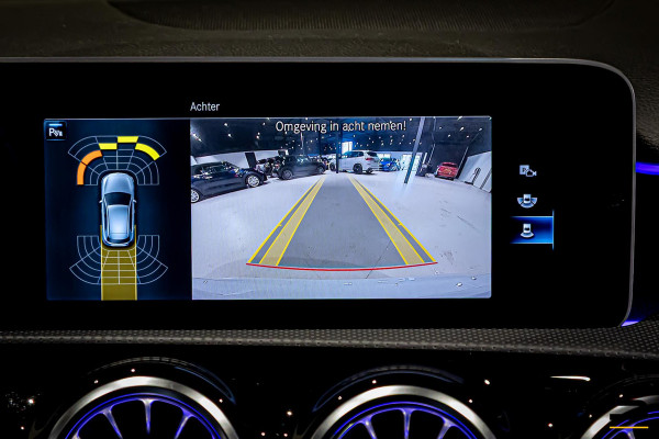 Mercedes-Benz A-Klasse 180 Premium Plus|Pano|AMGline|Cam|1eig