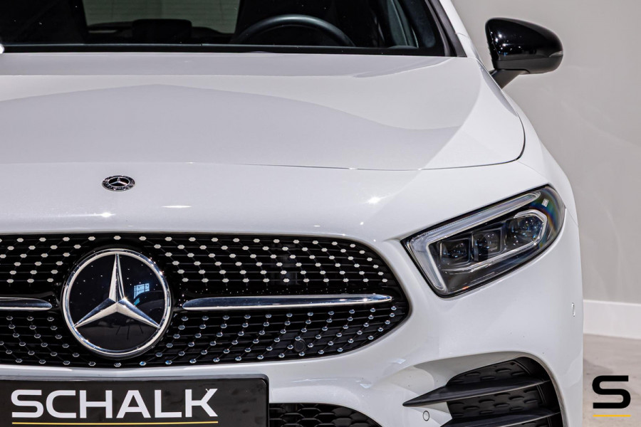 Mercedes-Benz A-Klasse 180 Premium Plus|Pano|AMGline|Cam|1eig