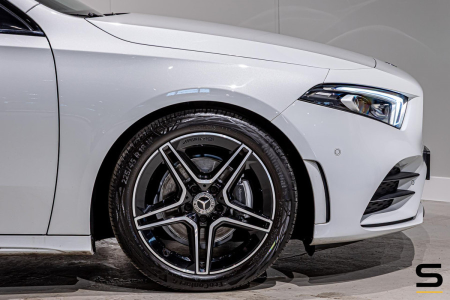 Mercedes-Benz A-Klasse 180 Premium Plus|Pano|AMGline|Cam|1eig