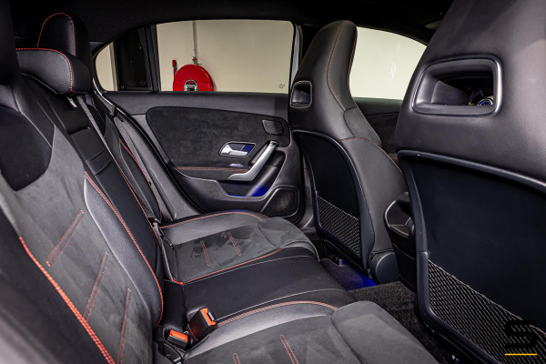 Mercedes-Benz A-Klasse 180 Premium Plus|Pano|AMGline|Cam|1eig