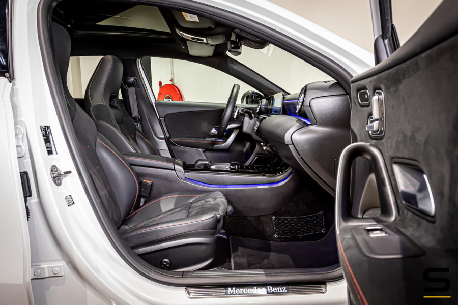 Mercedes-Benz A-Klasse 180 Premium Plus|Pano|AMGline|Cam|1eig