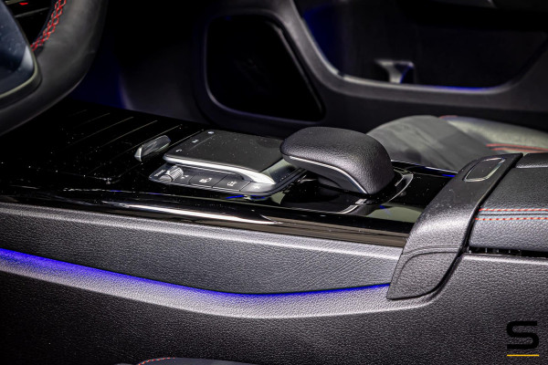 Mercedes-Benz A-Klasse 180 Premium Plus|Pano|AMGline|Cam|1eig