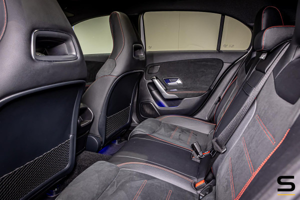 Mercedes-Benz A-Klasse 180 Premium Plus|Pano|AMGline|Cam|1eig