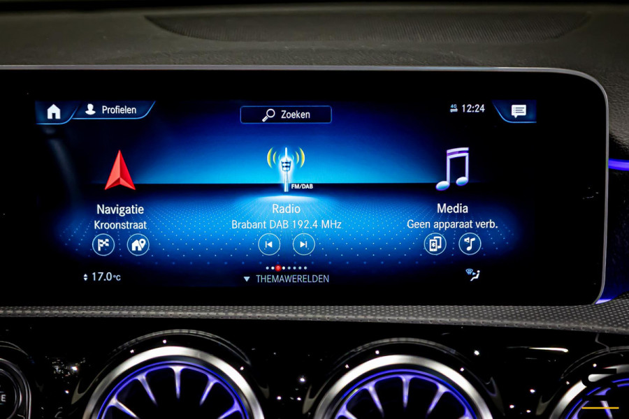 Mercedes-Benz A-Klasse 180 Premium Plus|Pano|AMGline|Cam|1eig