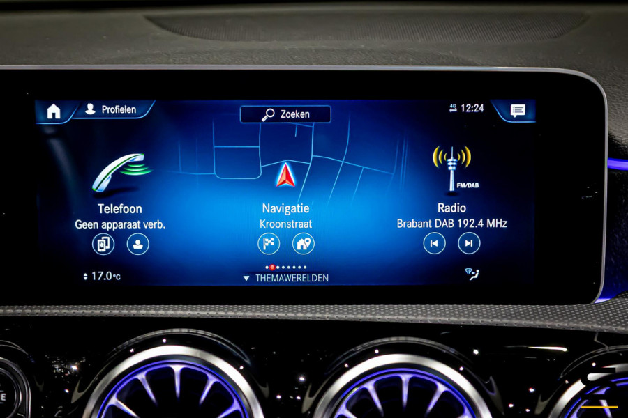 Mercedes-Benz A-Klasse 180 Premium Plus|Pano|AMGline|Cam|1eig