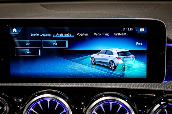 Mercedes-Benz A-Klasse 180 Premium Plus|Pano|AMGline|Cam|1eig