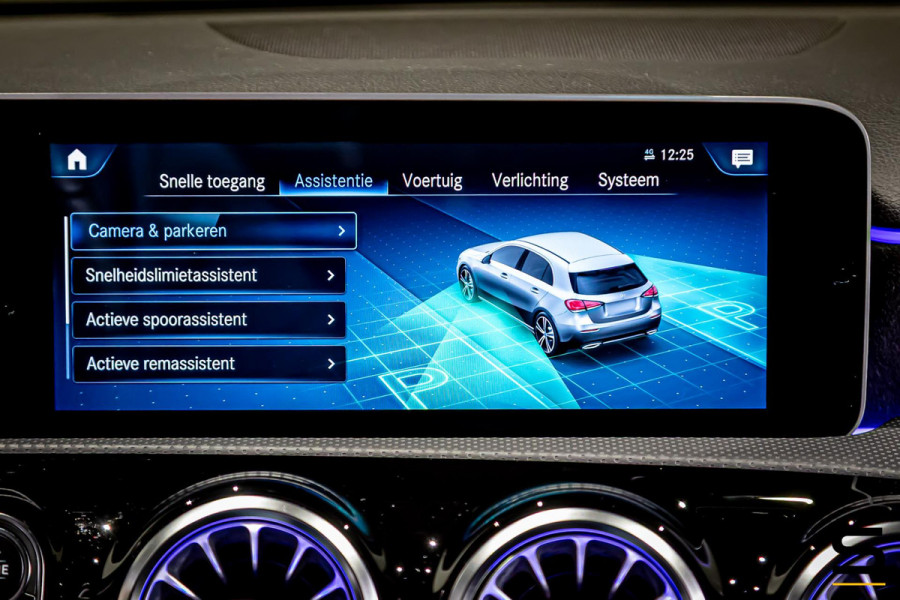 Mercedes-Benz A-Klasse 180 Premium Plus|Pano|AMGline|Cam|1eig