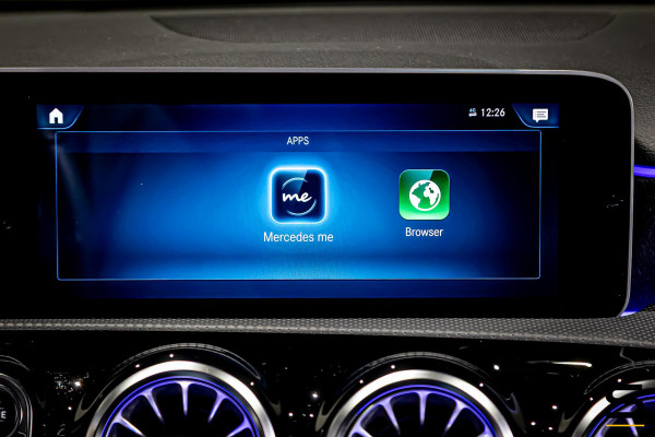 Mercedes-Benz A-Klasse 180 Premium Plus|Pano|AMGline|Cam|1eig