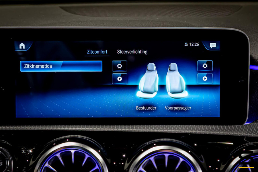 Mercedes-Benz A-Klasse 180 Premium Plus|Pano|AMGline|Cam|1eig