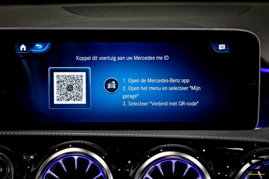 Mercedes-Benz A-Klasse 180 Premium Plus|Pano|AMGline|Cam|1eig