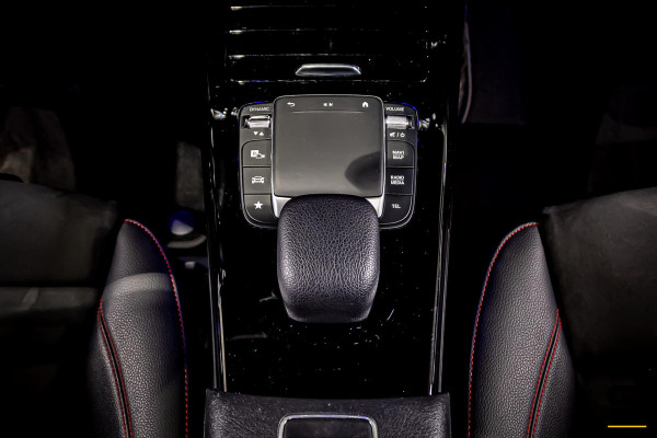 Mercedes-Benz A-Klasse 180 Premium Plus|Pano|AMGline|Cam|1eig