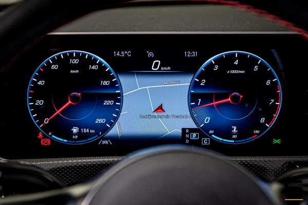 Mercedes-Benz A-Klasse 180 Premium Plus|Pano|AMGline|Cam|1eig