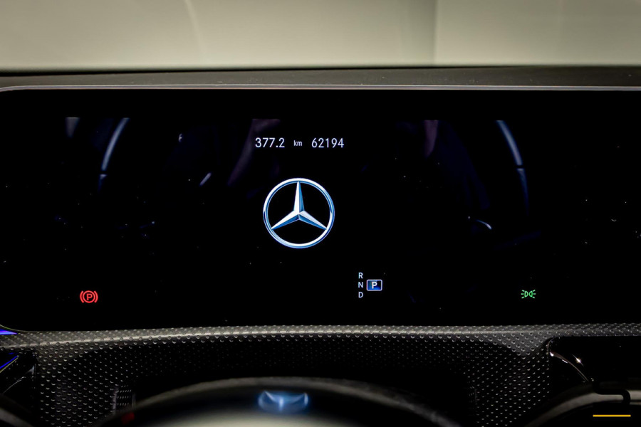 Mercedes-Benz A-Klasse 180 Premium Plus|Pano|AMGline|Cam|1eig