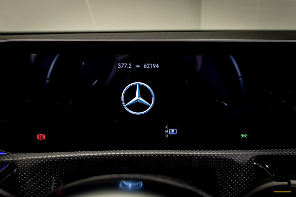 Mercedes-Benz A-Klasse 180 Premium Plus|Pano|AMGline|Cam|1eig