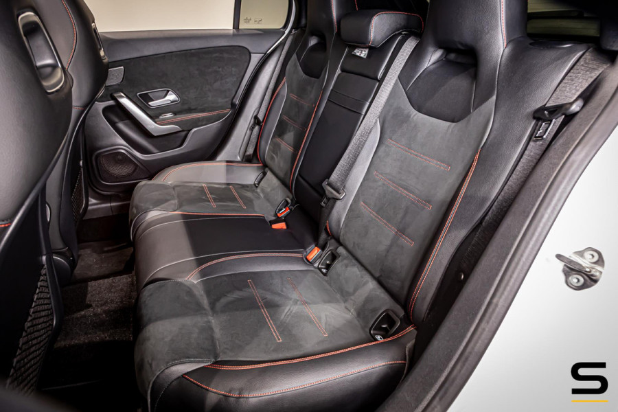 Mercedes-Benz A-Klasse 180 Premium Plus|Pano|AMGline|Cam|1eig