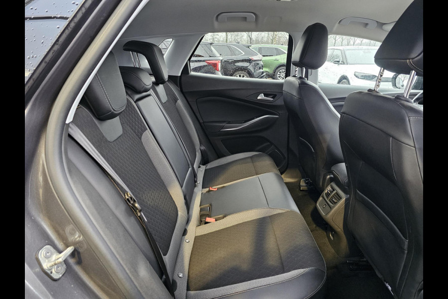 Opel Grandland X 1.6 Turbo Hybrid4 Ultimate Plug in hybrid | Stoelverwarming | Elektrisch bedienbare achterklep | Achteruitrijcamera | Half leder | LED verlichting | Trekhaak | PDC v+a