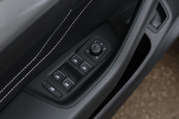 Volkswagen Passat Variant 1.4 TSI PHEV GTE *Pano*Led*Camera*Trekhaak*