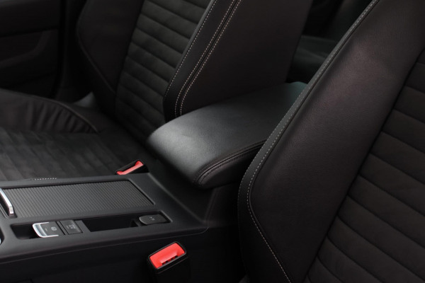 Volkswagen Passat Variant 1.4 TSI PHEV GTE *Pano*Led*Camera*Trekhaak*