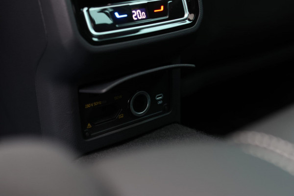 Volkswagen Passat Variant 1.4 TSI PHEV GTE *Pano*Led*Camera*Trekhaak*