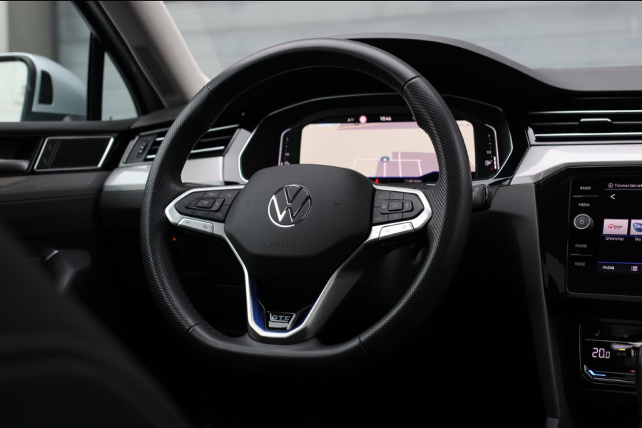 Volkswagen Passat Variant 1.4 TSI PHEV GTE *Pano*Led*Camera*Trekhaak*