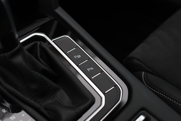 Volkswagen Passat Variant 1.4 TSI PHEV GTE *Pano*Led*Camera*Trekhaak*