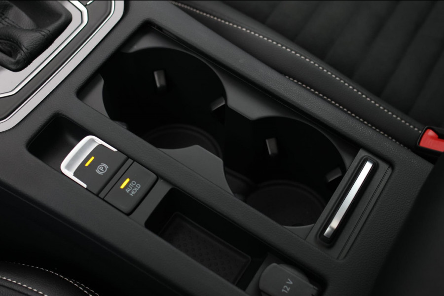 Volkswagen Passat Variant 1.4 TSI PHEV GTE *Pano*Led*Camera*Trekhaak*