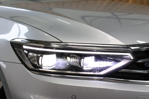 Volkswagen Passat Variant 1.4 TSI PHEV GTE *Pano*Led*Camera*Trekhaak*