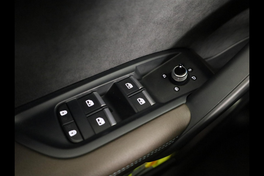 Audi Q5 50 TFSI e Advanced edition 299 pk S-tronic | Navigatie | Panoramadak | Parkeersensoren (Park assist) | Rondomzicht camera | Lederenbekleding | Stoelverwarming |