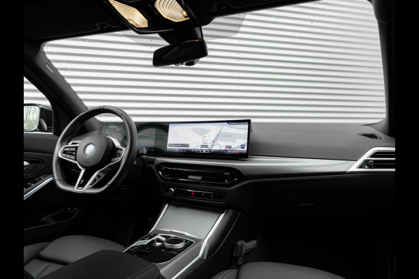 BMW 3 Serie Touring 330e M-Sport - Long Range - Trekhaak - Getint Glas - Comfort Access