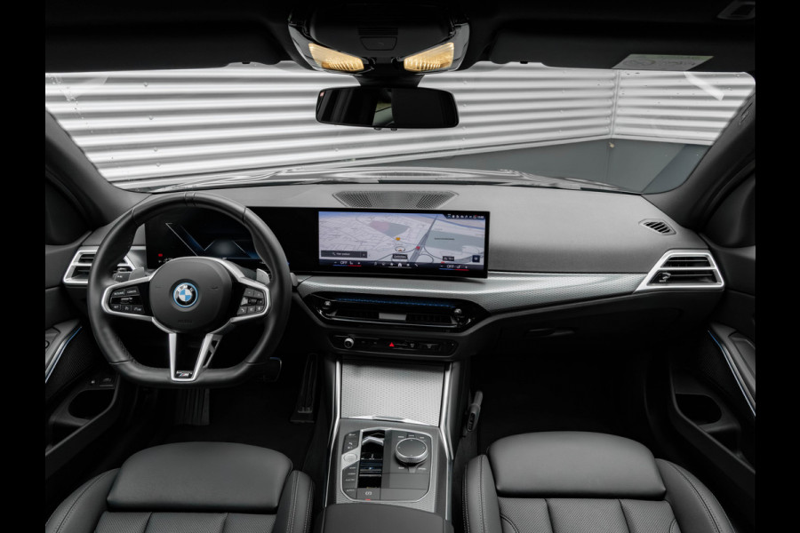 BMW 3 Serie Touring 330e M-Sport - Long Range - Trekhaak - Getint Glas - Comfort Access