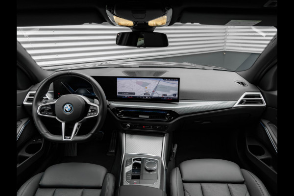 BMW 3 Serie Touring 330e M-Sport - Long Range - Trekhaak - Getint Glas - Comfort Access