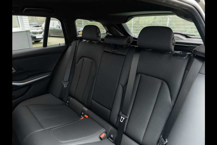 BMW 3 Serie Touring 330e M-Sport - Long Range - Trekhaak - Getint Glas - Comfort Access