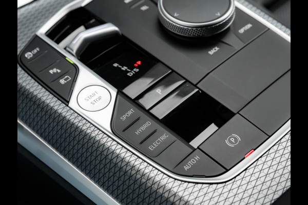 BMW 3 Serie Touring 330e M-Sport - Long Range - Trekhaak - Getint Glas - Comfort Access