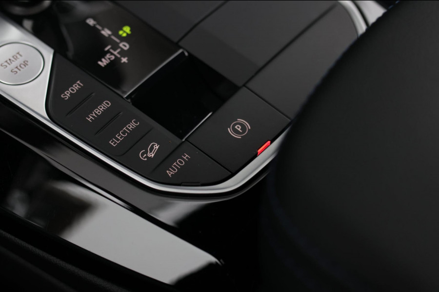 BMW X3 XDrive30e M-Sport *Pano*M-Stoelen*H/K*Head-Up*