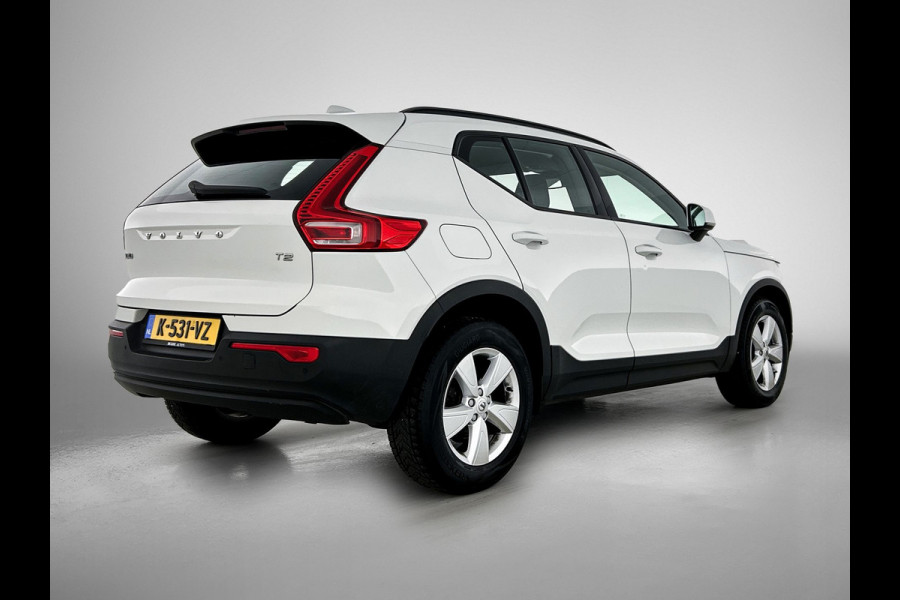 Volvo XC40 1.5 T2 130PK Momentum Core / Airco-ecc./ Xenon / Navigatie / Lmv./ Pdc.A / Radio multimedia / Apk 03-2027