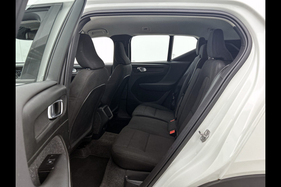 Volvo XC40 1.5 T2 130PK Momentum Core / Airco-ecc./ Xenon / Navigatie / Lmv./ Pdc.A / Radio multimedia / Apk 03-2027