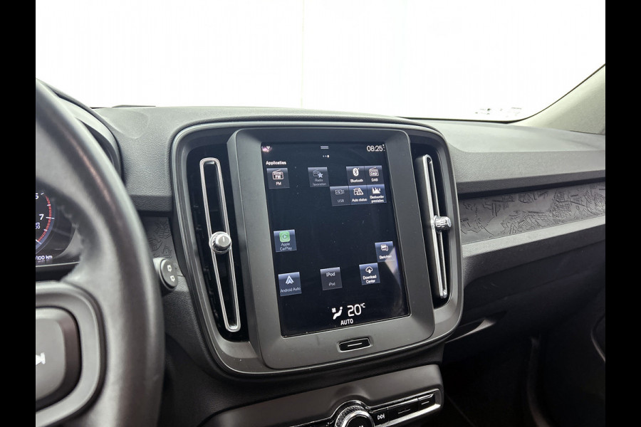 Volvo XC40 1.5 T2 130PK Momentum Core / Airco-ecc./ Xenon / Navigatie / Lmv./ Pdc.A / Radio multimedia / Apk 03-2027