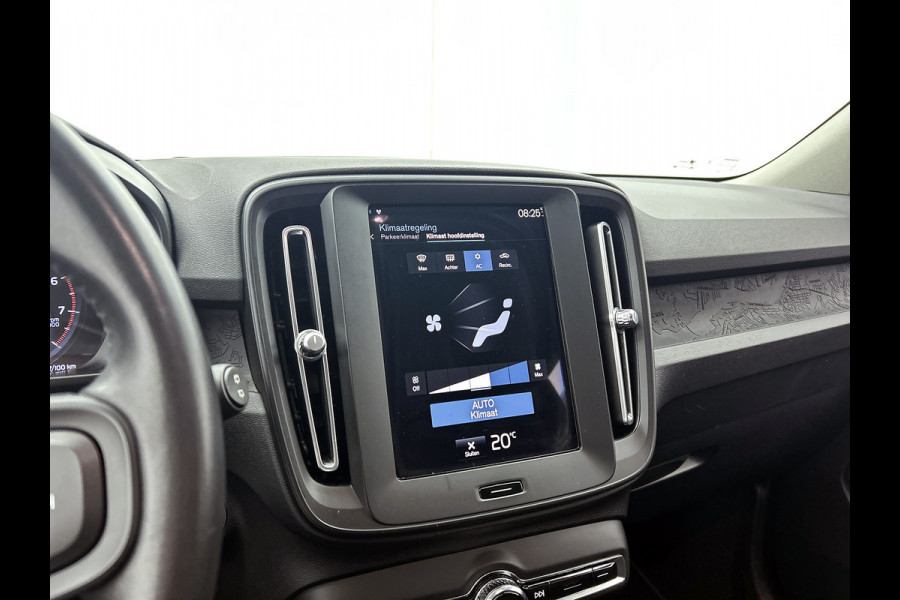 Volvo XC40 1.5 T2 130PK Momentum Core / Airco-ecc./ Xenon / Navigatie / Lmv./ Pdc.A / Radio multimedia / Apk 03-2027