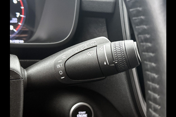 Volvo XC40 1.5 T2 130PK Momentum Core / Airco-ecc./ Xenon / Navigatie / Lmv./ Pdc.A / Radio multimedia / Apk 03-2027