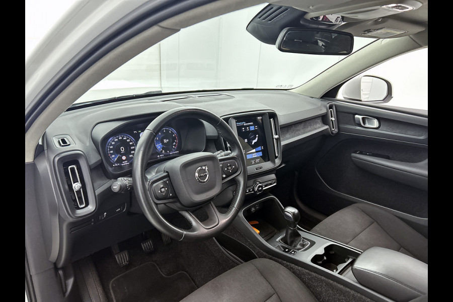 Volvo XC40 1.5 T2 130PK Momentum Core / Airco-ecc./ Xenon / Navigatie / Lmv./ Pdc.A / Radio multimedia / Apk 03-2027