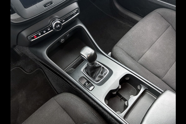 Volvo XC40 1.5 T2 130PK Momentum Core / Airco-ecc./ Xenon / Navigatie / Lmv./ Pdc.A / Radio multimedia / Apk 03-2027