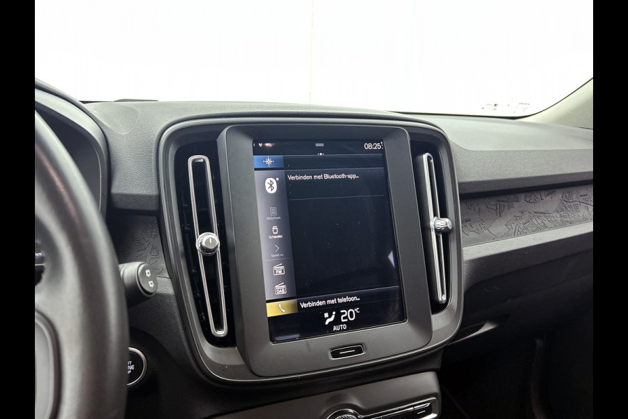 Volvo XC40 1.5 T2 130PK Momentum Core / Airco-ecc./ Xenon / Navigatie / Lmv./ Pdc.A / Radio multimedia / Apk 03-2027
