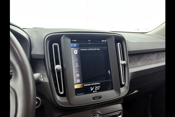 Volvo XC40 1.5 T2 130PK Momentum Core / Airco-ecc./ Xenon / Navigatie / Lmv./ Pdc.A / Radio multimedia / Apk 03-2027
