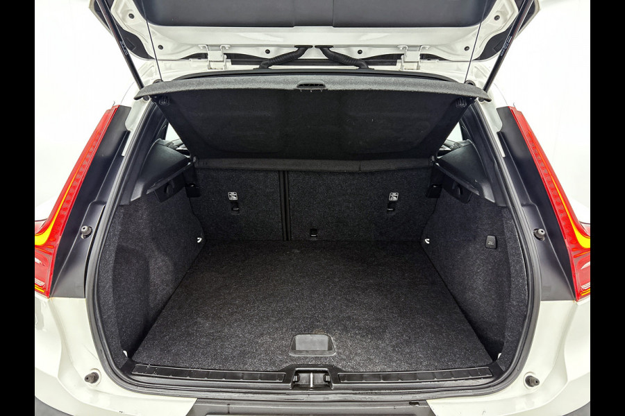 Volvo XC40 1.5 T2 130PK Momentum Core / Airco-ecc./ Xenon / Navigatie / Lmv./ Pdc.A / Radio multimedia / Apk 03-2027
